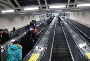 地铁电梯装3000"黑匣子"遇故障及时报警
